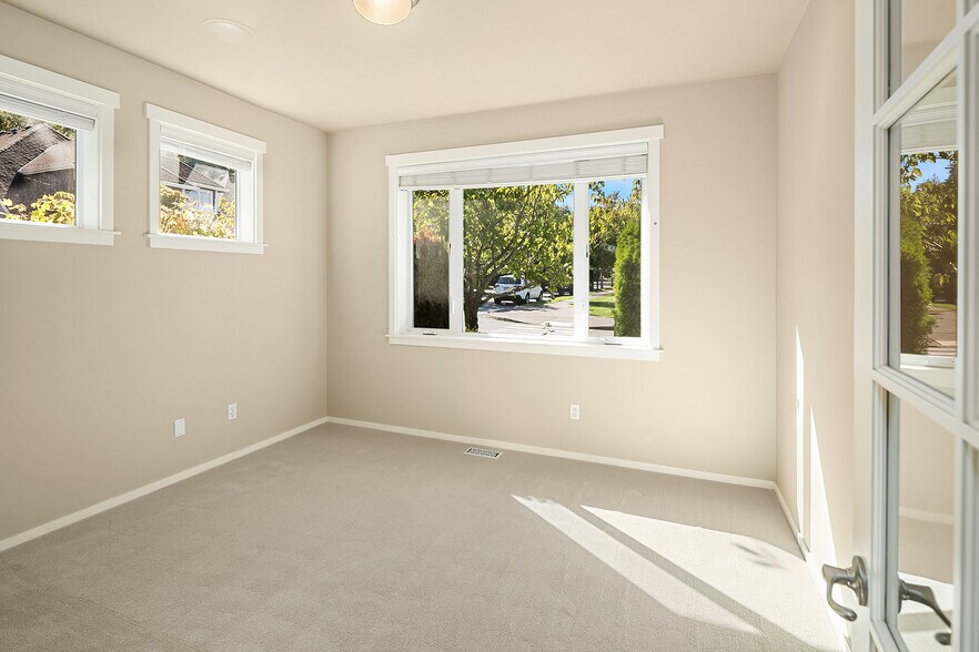 Building Photo - 3479 NE Monterey Ln