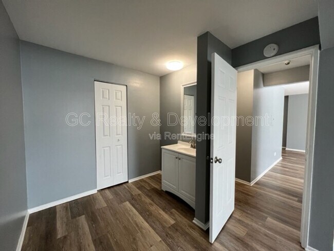 Building Photo - 316 N Warwick Ave