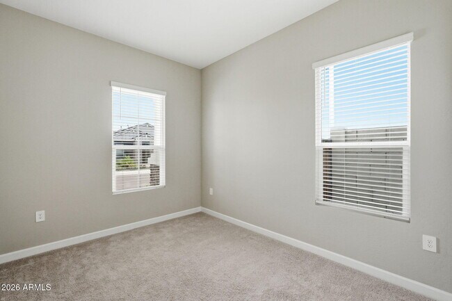 Building Photo - 5028 E Shady Glen Ave
