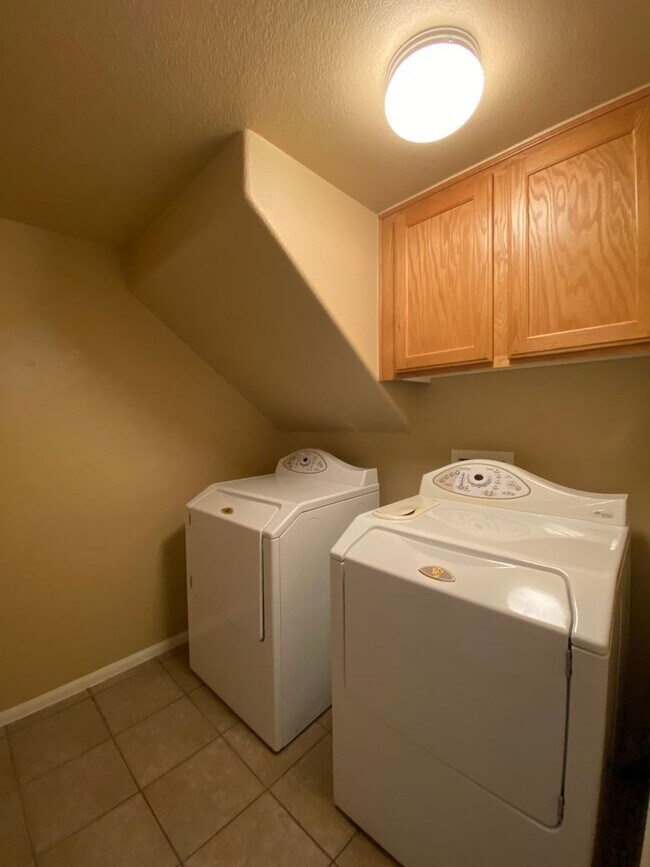 Building Photo - 3627 Water Song Dr