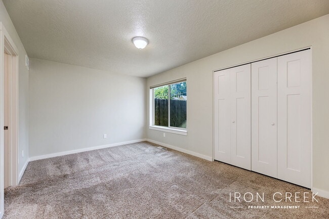 Building Photo - Each Bedroom has Private Full Bath