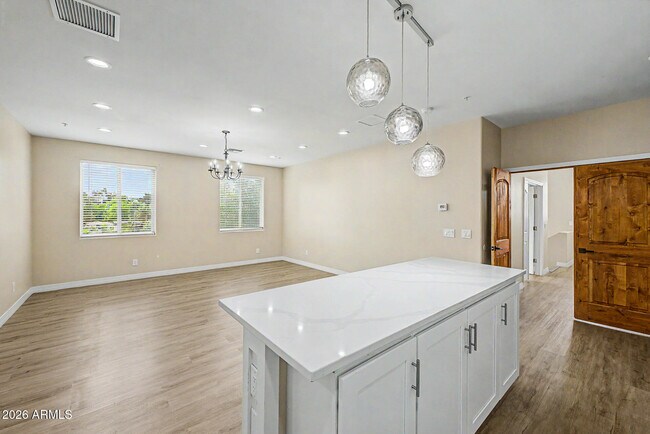 Building Photo - 2311 E Colter St
