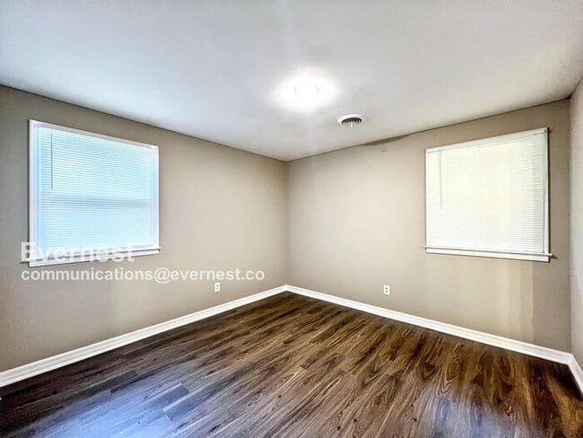 Building Photo - 3685 Woodland Dr