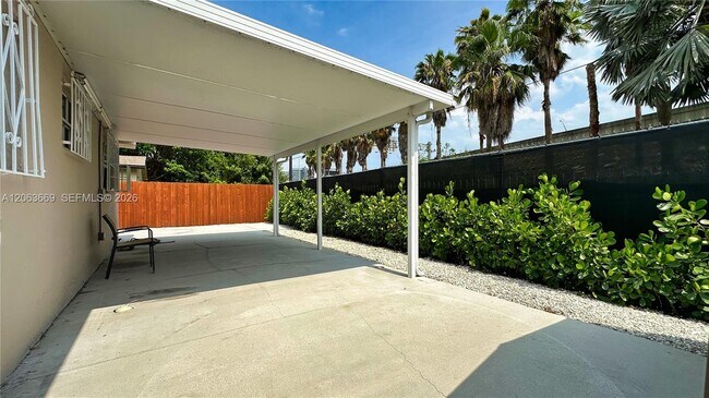 Building Photo - 286 NW 39th St