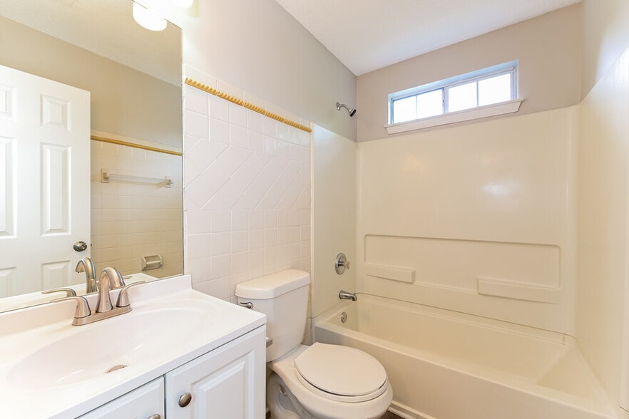 Building Photo - 330 Brookside Dr