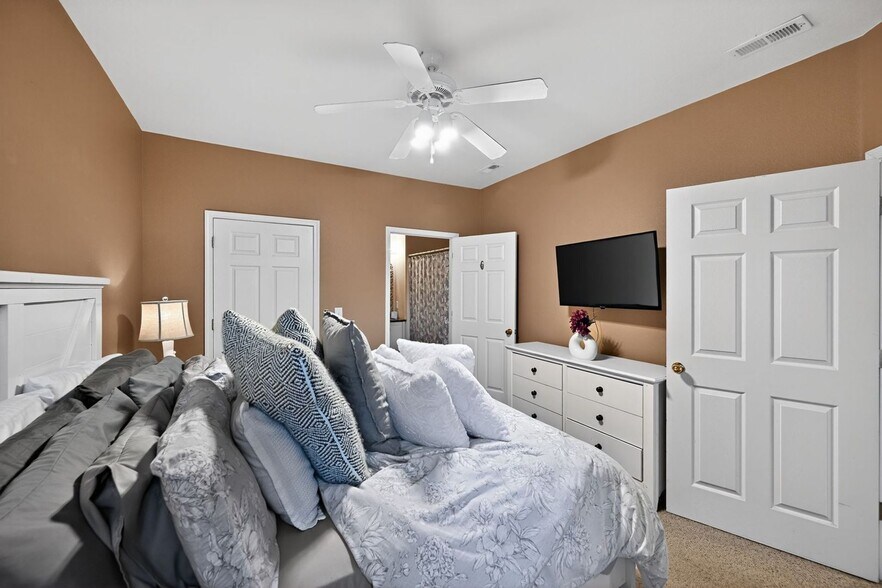 Building Photo - 16386 E Fremont Ave