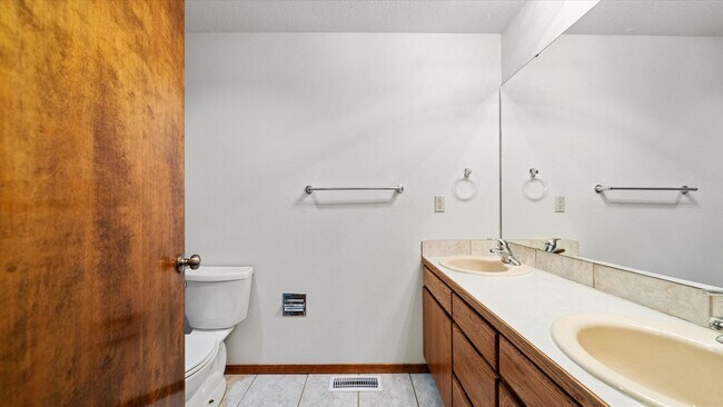 Building Photo - Spacious 4-Level Home with Panoramic Views for Lease – Hills West, South Richland – $2,800/mo