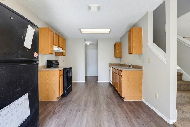 Building Photo - 13922 Villa Camino