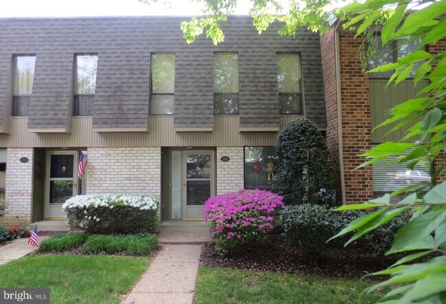 Building Photo - 1161 Putnam Blvd