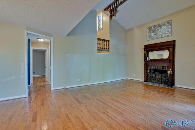 Building Photo - 3018 Live Oak Ln SW