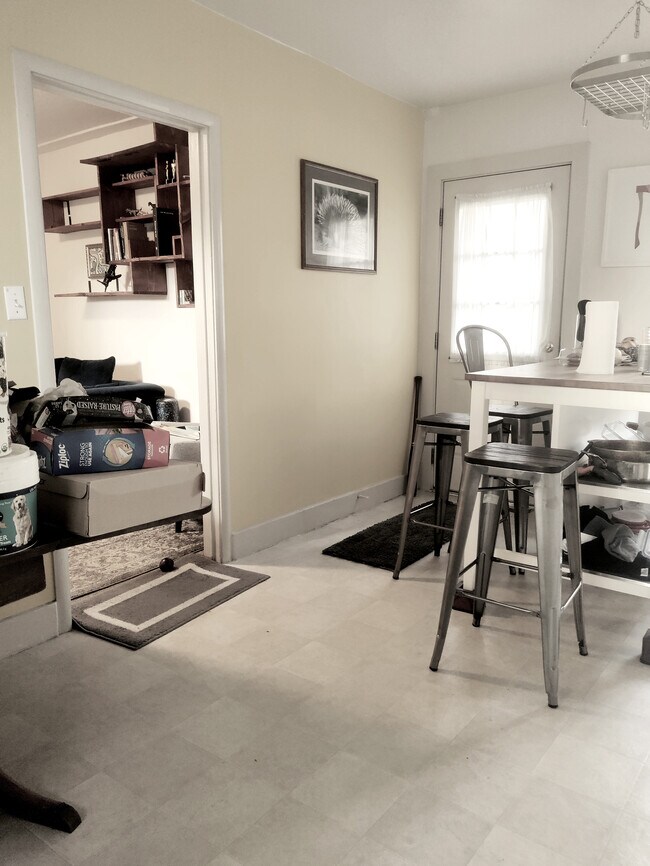 Building Photo - 1905 6th St