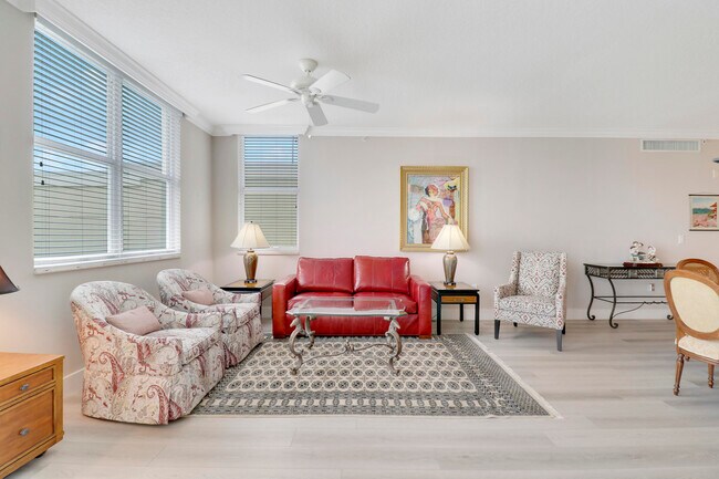Building Photo - 804 E Windward Way