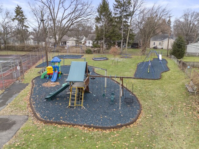 Building Photo - 1710 Hess Blvd