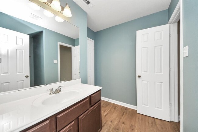 Building Photo - 9914 Swallow Dr