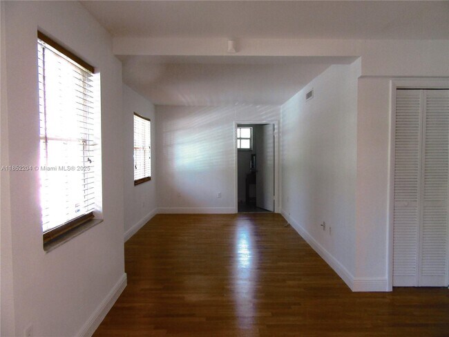 Building Photo - 29 Santillane Ave