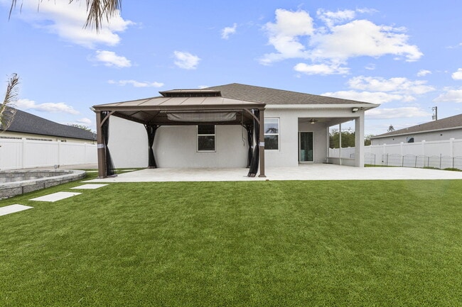 Building Photo - 681 SW Millard Dr