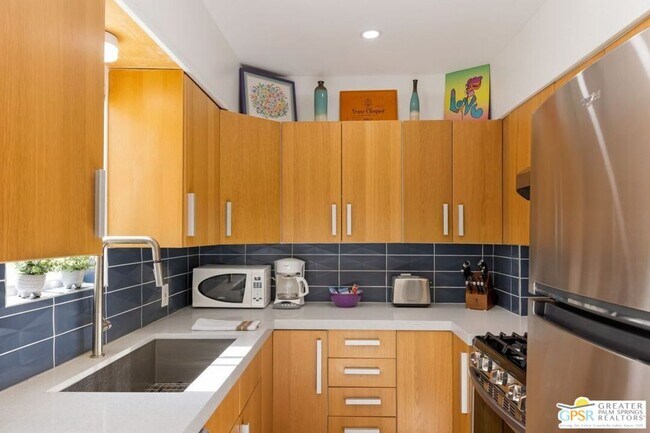 Building Photo - 22900 S Palm Canyon Dr