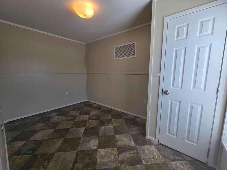 Building Photo - 709 N Collins Fwy