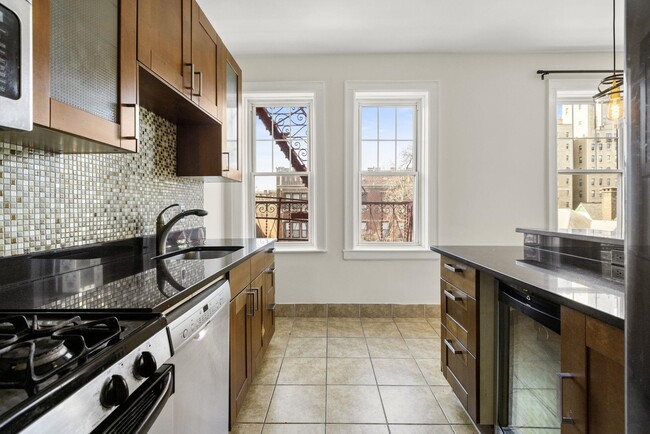 Building Photo - 340 Fairmount Ave