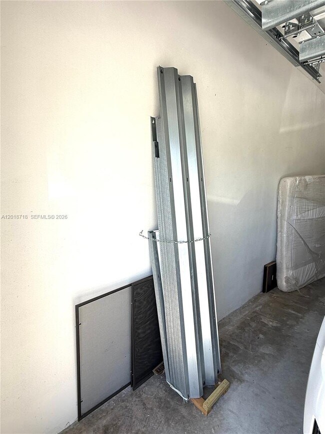 Building Photo - 4941 Oakmont Dr