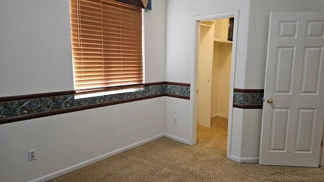 Building Photo - 5012 Crest Dr