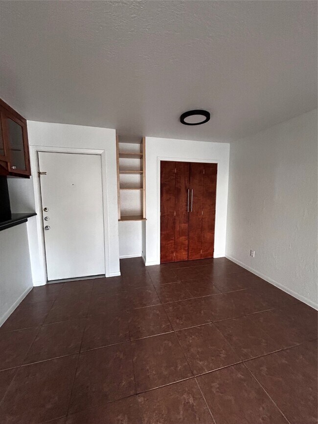 Building Photo - 10110 Forum W Dr