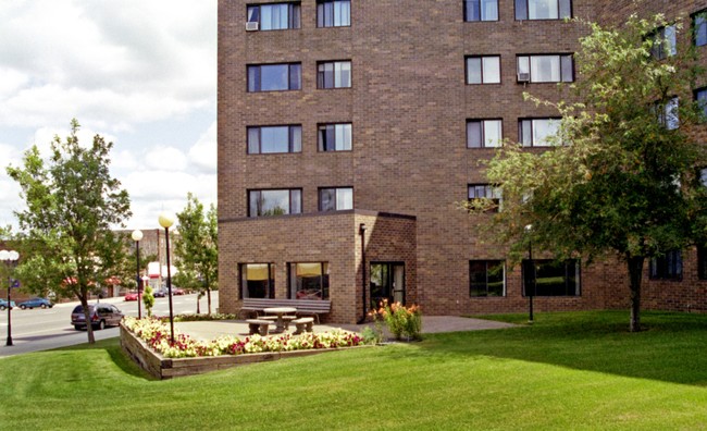 Building Photo - Larson Commons