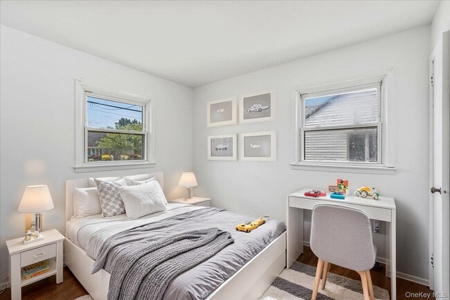 Building Photo - 19 Dakota St