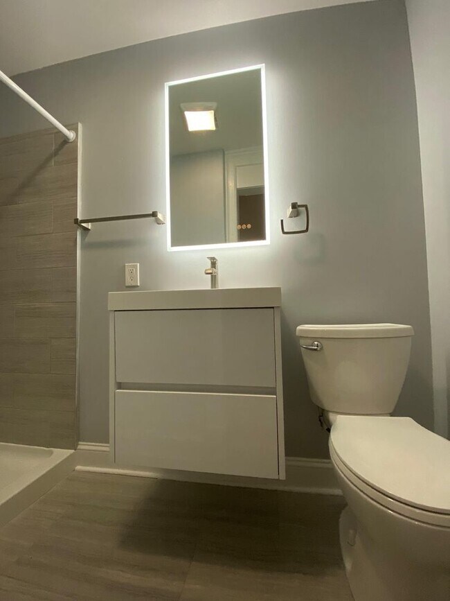 Building Photo - 378 Orchard St