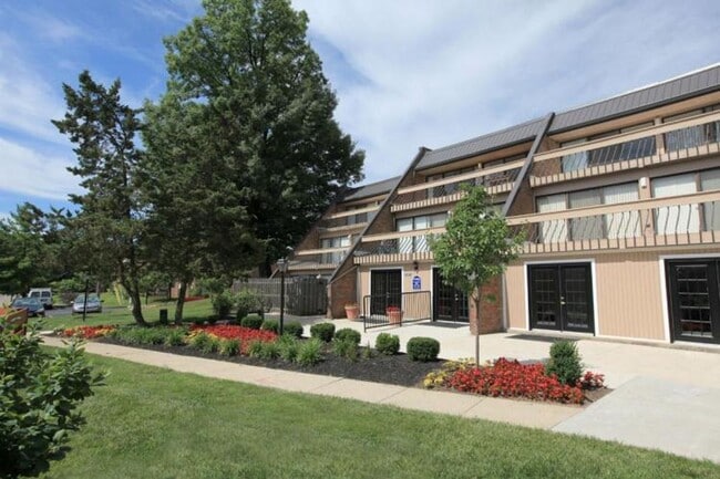 Building Photo - ESTATES ON MAIN