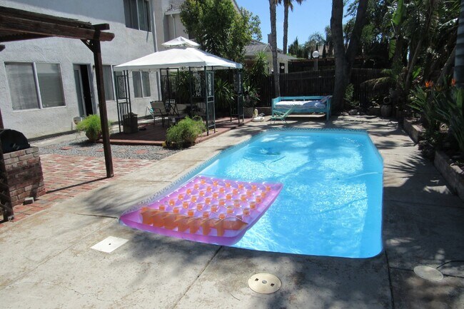 Building Photo - Beautiful 4 Bed/3 Bath Tracy Home with Pool and Fresh Paint