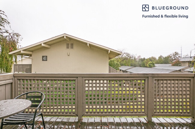 Building Photo - 10870 N Stelling Rd