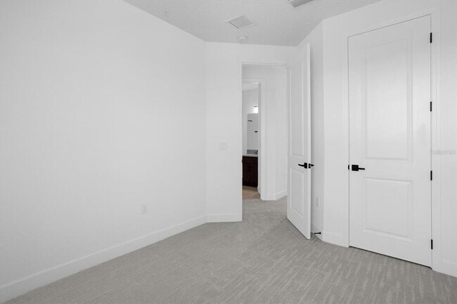 Building Photo - 2368 Brix St