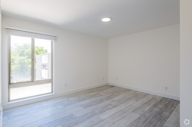 2 BR, 1 BA - 2520 College Avenue