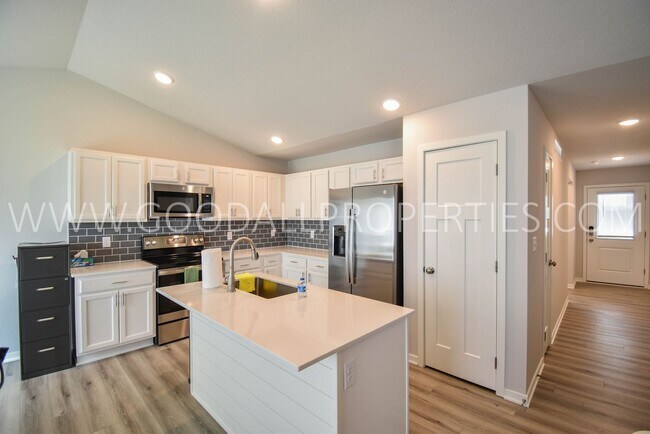Building Photo - 3 Bedroom 2 Bath Home in Clive / Waukee School District