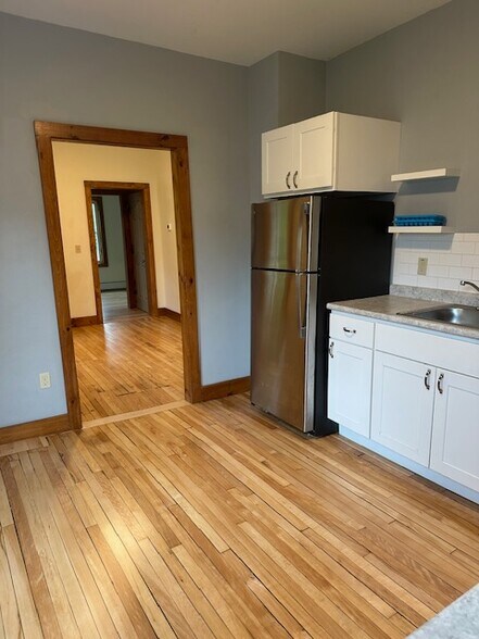 Building Photo - 23 Isham St