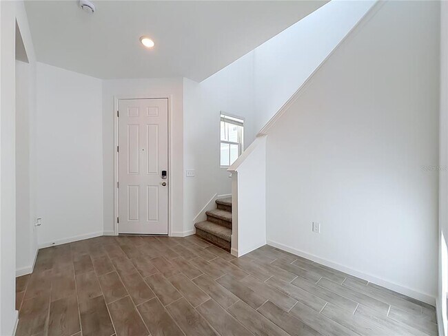 Building Photo - 770 Lake Dell Ave