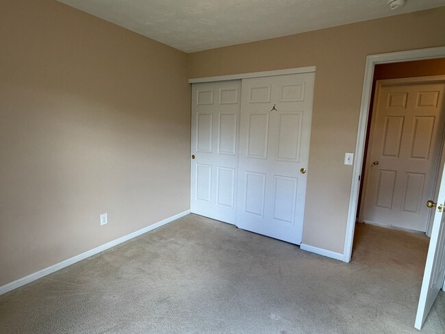 Building Photo - Beautiful, two-story, 4 bedroom home in Springboro!