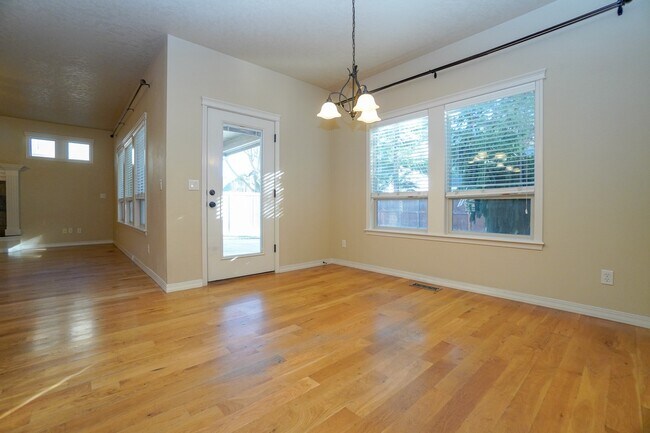 Building Photo - 2319 E Challis St