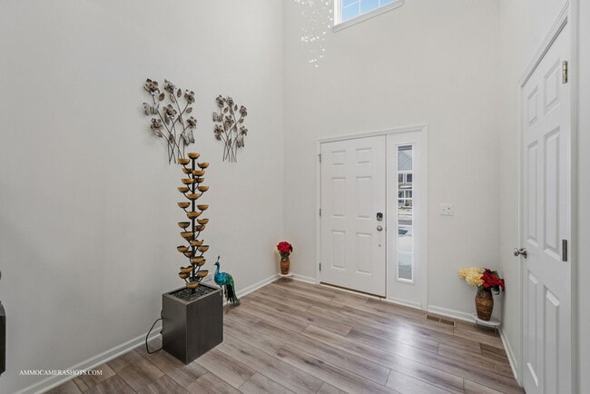 Building Photo - 26305 W Milestone Dr