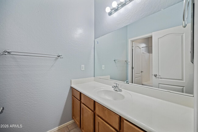 Building Photo - 2600 E Springfield Pl