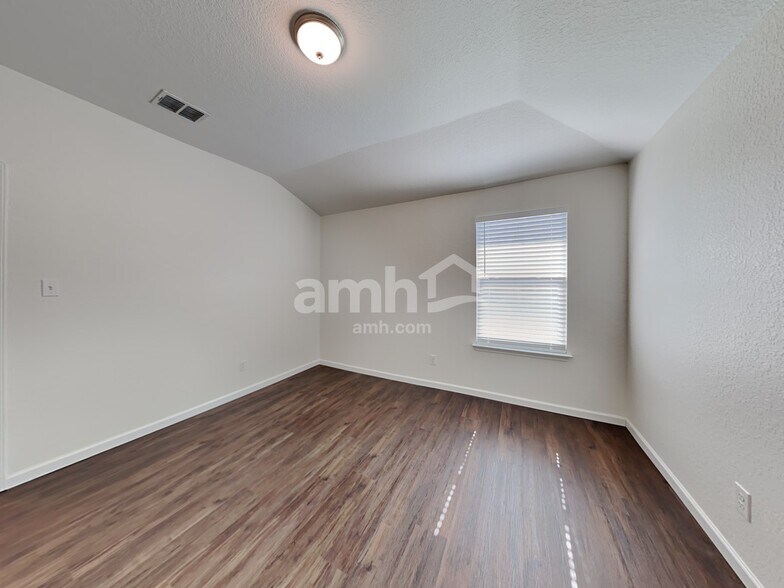 Building Photo - 2417 York Bend