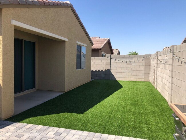 Building Photo - Coming Soon! Stunning 3 bed, 2 bath locate...
