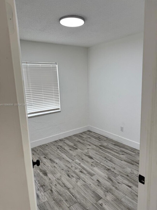 Building Photo - 5420 E 7th Ave