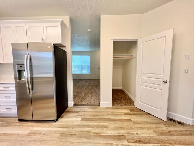 Building Photo - NEWLY RENOVATED! Spacious 2-Bedroom Townhome in a Charming Cul-de-Sac!