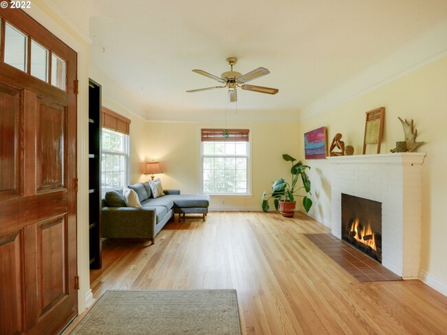 Building Photo - 7236 N Newell Ave