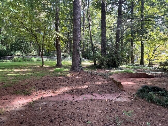 Building Photo - Chapel Hill 4 Br Home For Rent