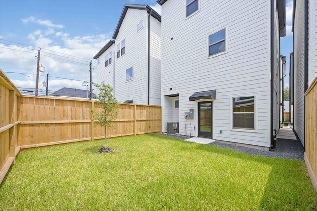 Building Photo - 1931 Johanna Dr