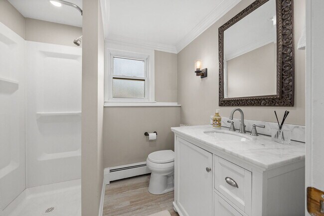 Building Photo - 1024 Catalpa Ln