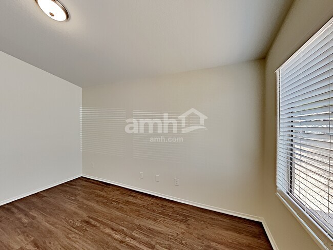 Building Photo - 4284 W Veranda St